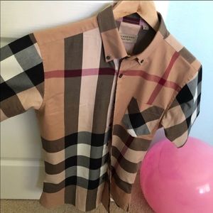 Burberry size M! Brand new! Never worn!